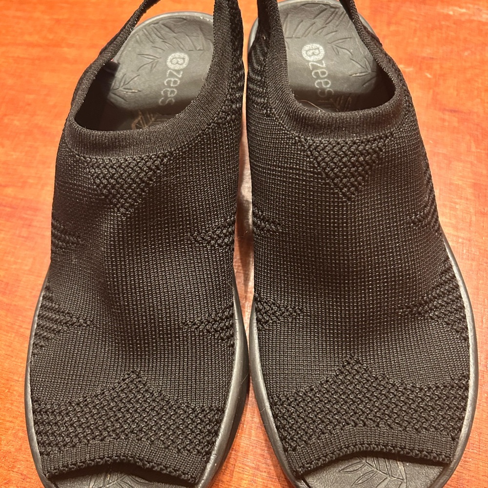 Bzees Black Knit Open-Toe Sandals 8M